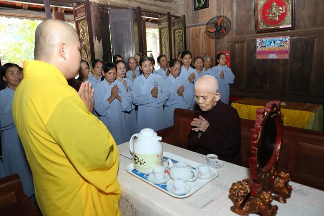 Dong Cao Pagoda offering to the rain retreat schools
